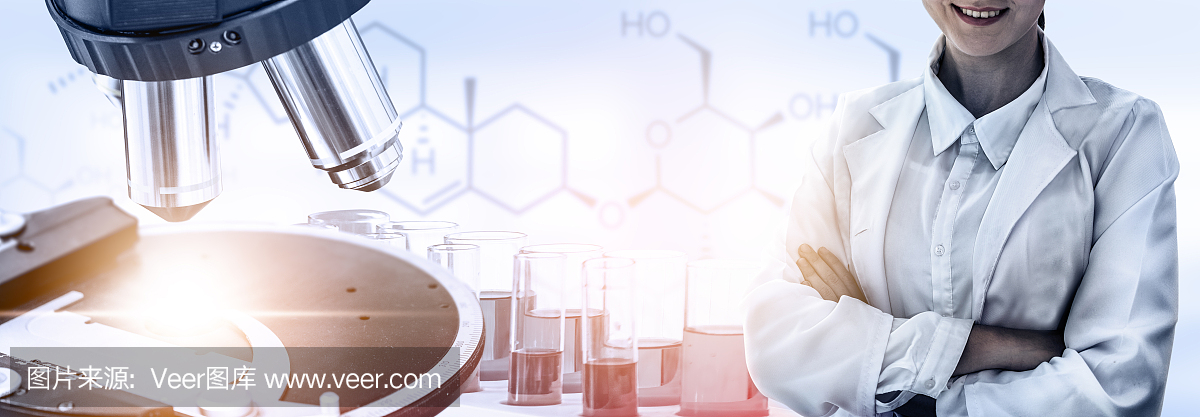 研发理念。医学实验室微生物学和化学实验仪器、显微镜、试管和玻璃烧瓶的双曝光图像。